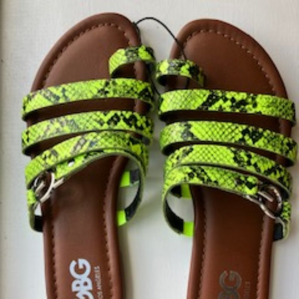 New in Box! GBG (GUESS) LOS ANGELES Flat Strappy Toe Sandals - Size 6M